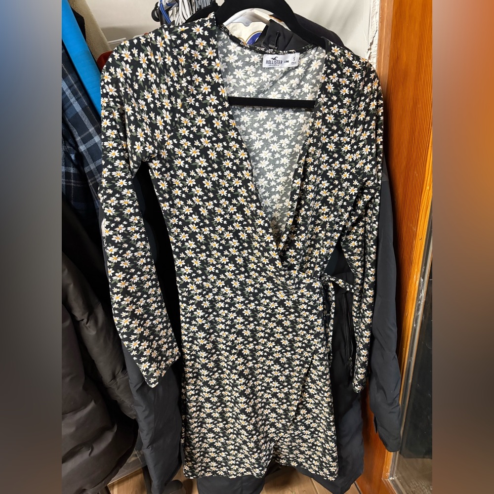 Long sleeve Hollister wrap midi dress